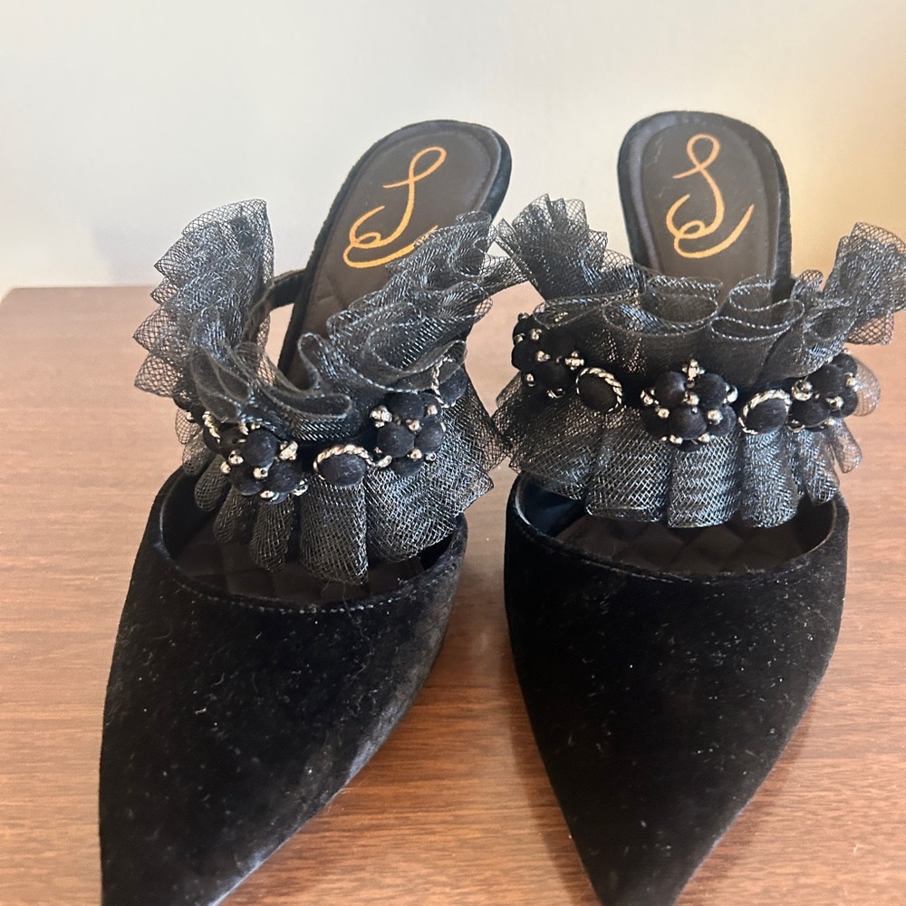 Black velvet mule heel